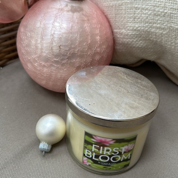 Bath And Body Works, Slatkin, & Company, scented candle NWT First bloom! - Picture 4 of 4